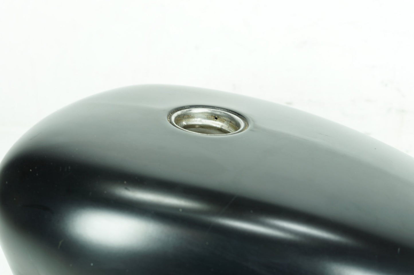 2004 - 2022 Harley-Davidson Sportster Iron 883 Fuel Gas Tank Gasoline Reservoir   61405-07