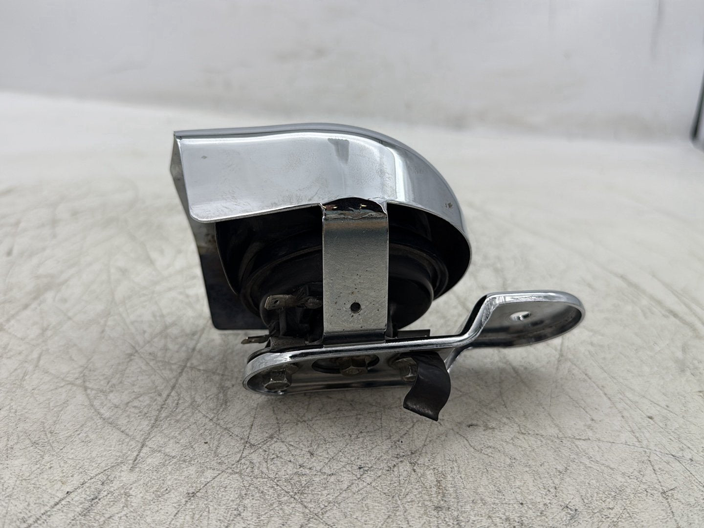 2000 Harley Softail FLSTC Heritage Classic OEM Horn Signal Klaxon Chrome Cover