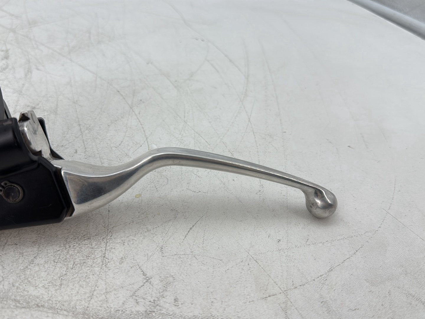 2010 Harley Street Glide Touring FLHX OEM Front Right Brake Lever Master Cylinder