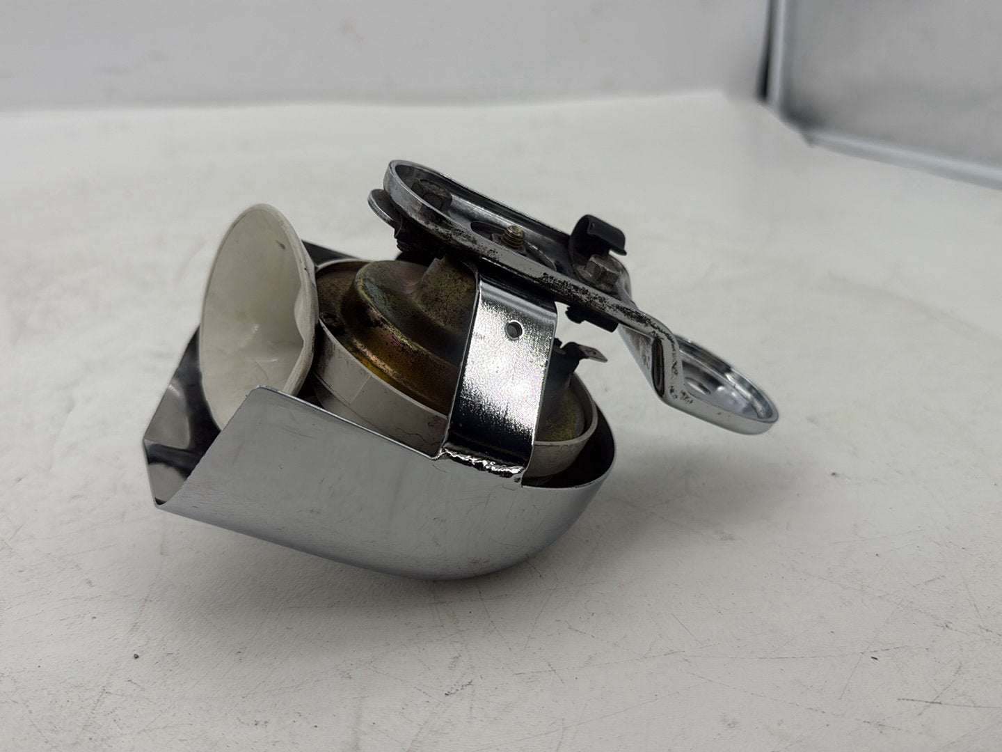 1995 Harley Touring FLHTCI Electra Glide Classic OEM Horn Signal Klaxon Chrome Cover