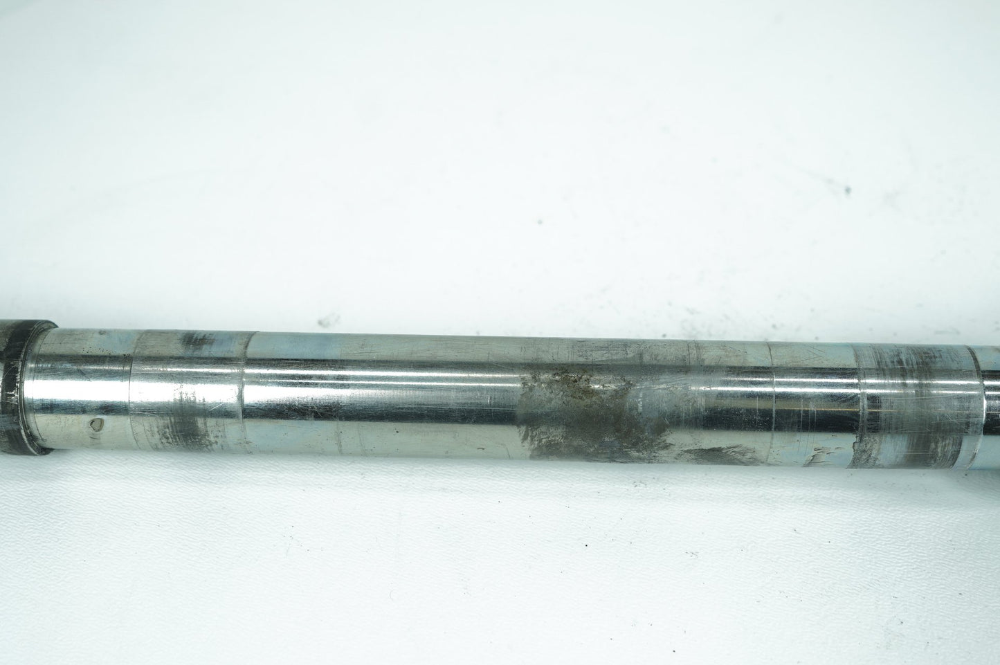 1999 - 2006 Harley-Davidson Touring Electra Glide Ultra Front Wheel Axle Bolt Shaft 43364-00