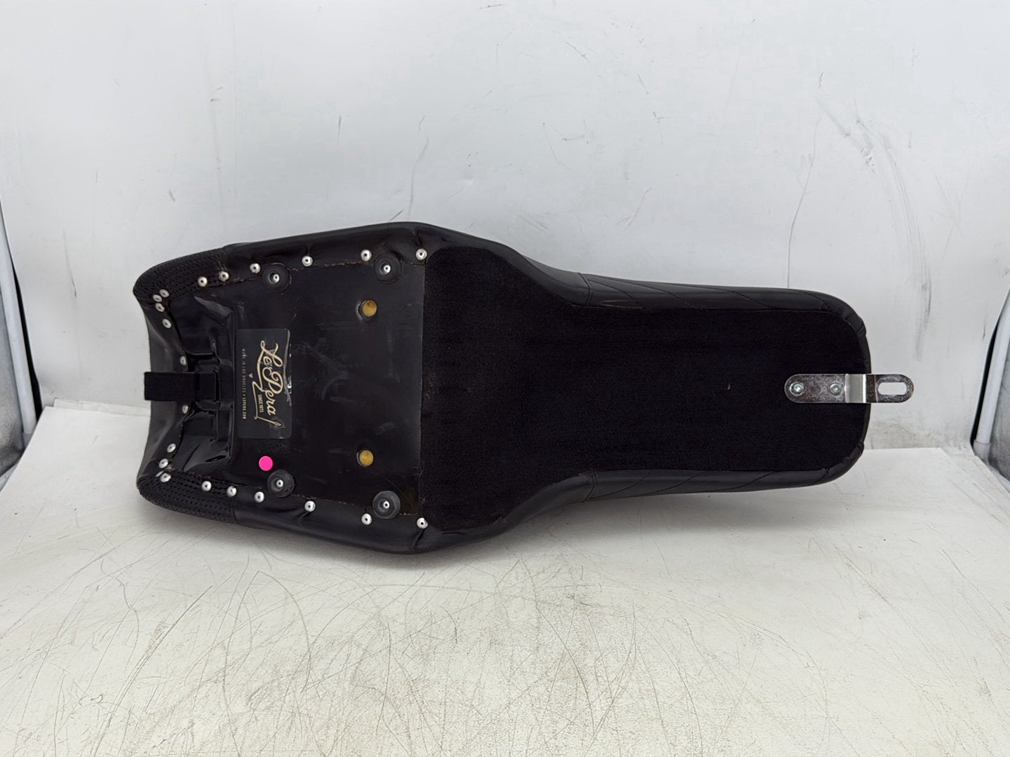 2004 Harley Dyna Super Glide FXDI Passenger Driver Seat Saddle Le Pera Tailwhip