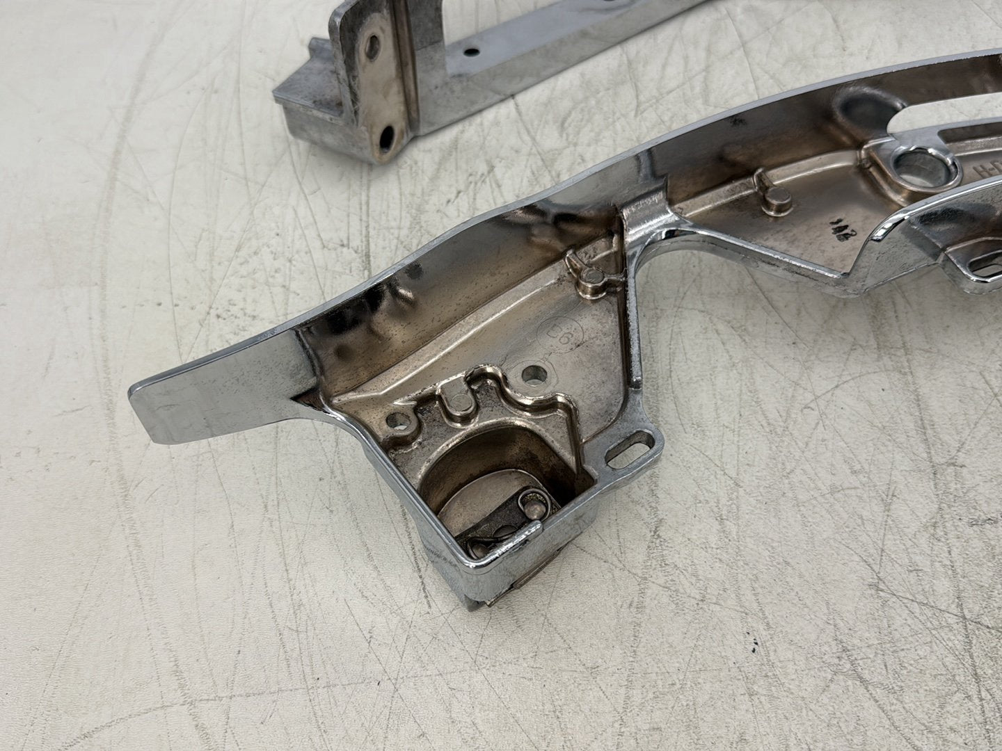 2015 Harley Road Glide Touring FLTRXS OEM Left Right Saddlebag Fender Struts Brackets