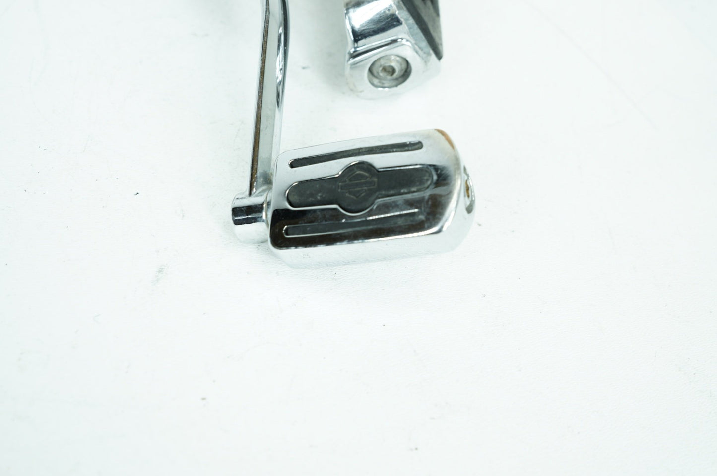 1999 - 2006 Harley-Davidson Dyna Low Rider Right Driver Foot Controls Peg Rest 34564-90B