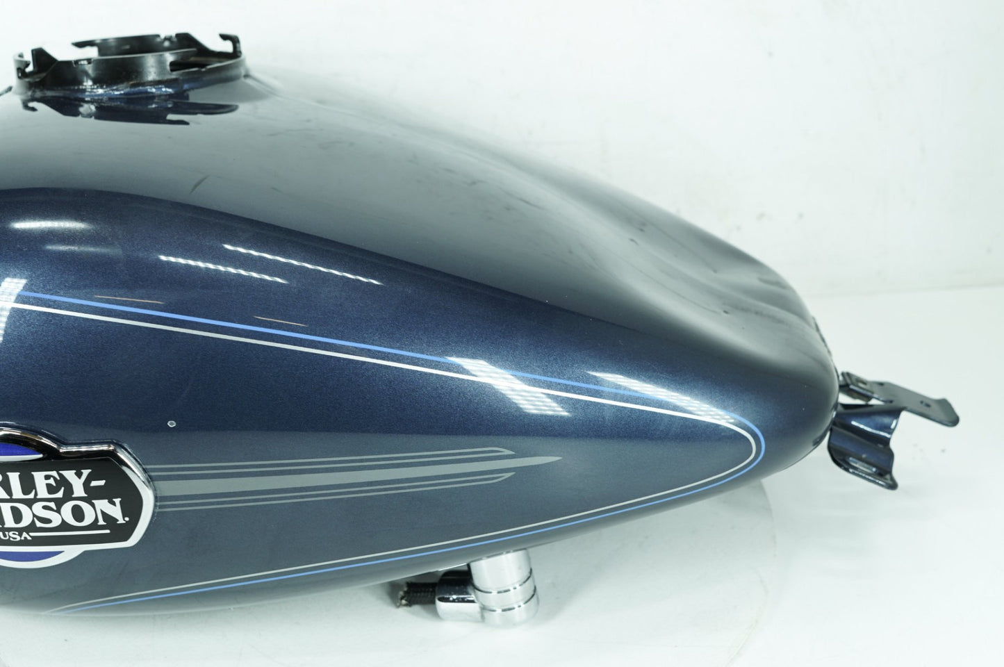 2007 - 2012 Harley-Davidson Touring Electra Glide Ultra Fuel Gas Tank Gasoline Reservoir  	61356-08