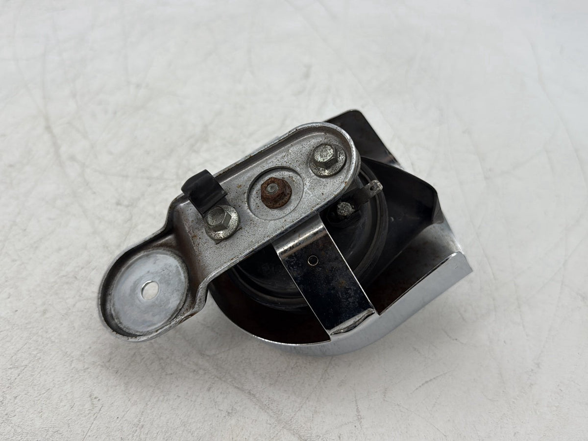 2000 Harley Dyna FXDWG Wide Glide OEM Horn Signal Klaxon Chrome Cover 69060-90F