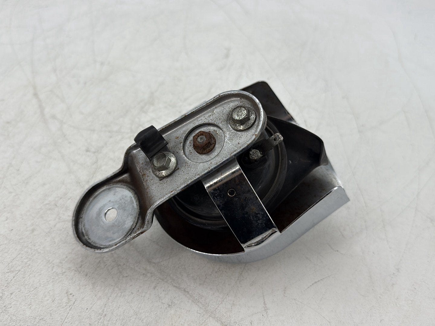 2000 Harley Dyna FXDWG Wide Glide OEM Horn Signal Klaxon Chrome Cover