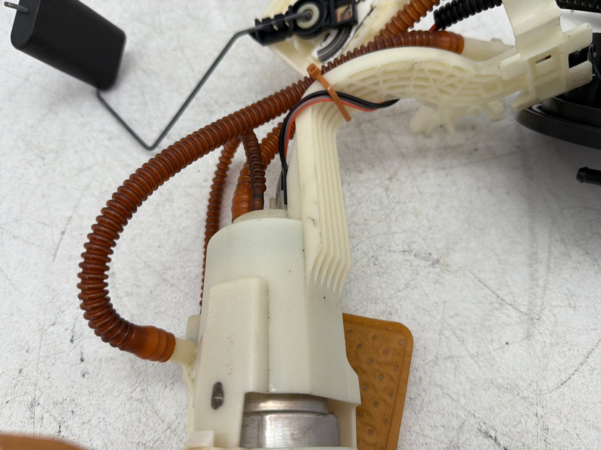 2010 Harley Road King Touring Police OEM Fuel Pump Gas Gasoline Petrol Sending