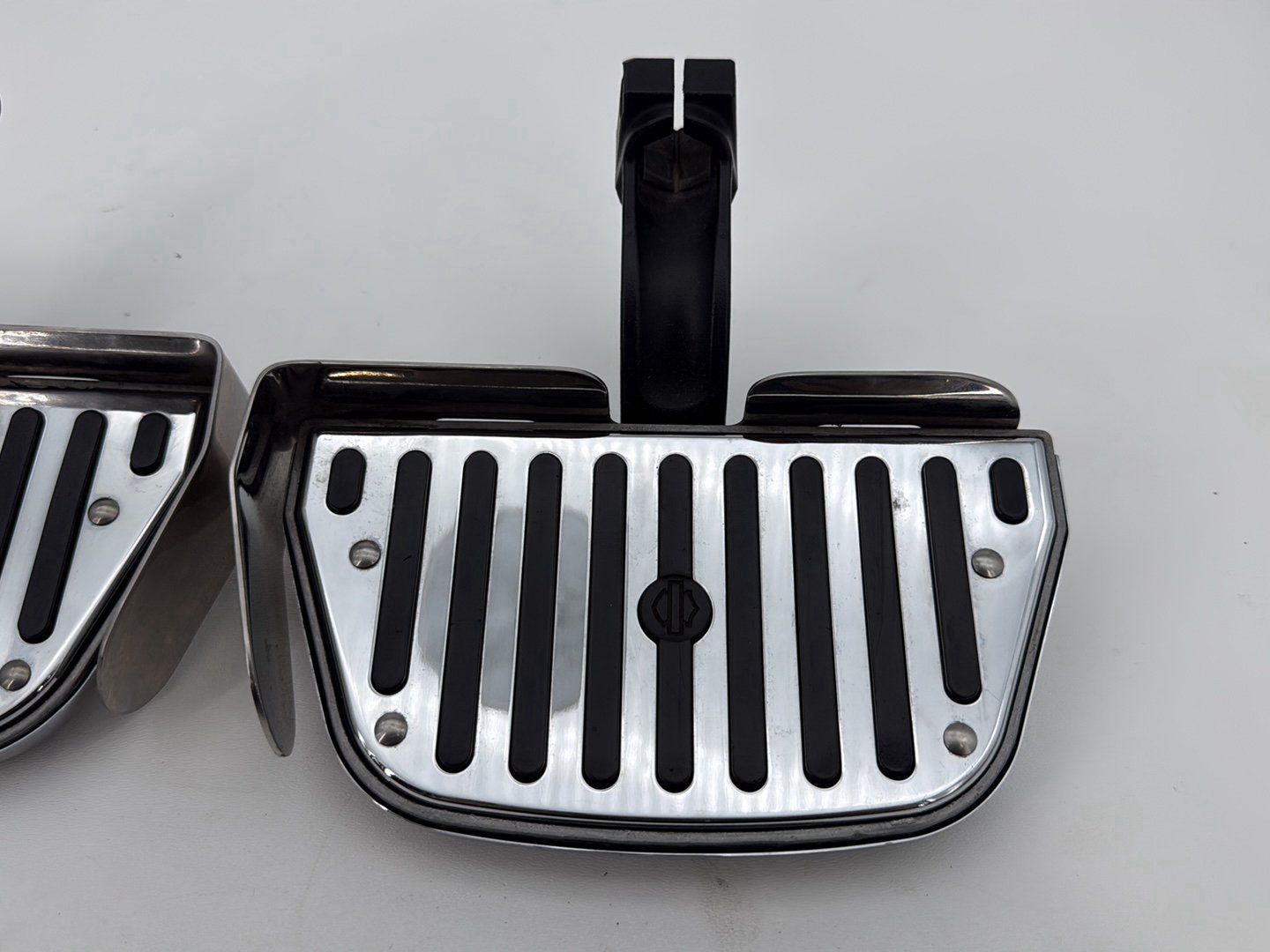 2007 Harley Softail Heritage Classic FLSTC OEM Left & Right Passenger Floorboard Foot Rest
