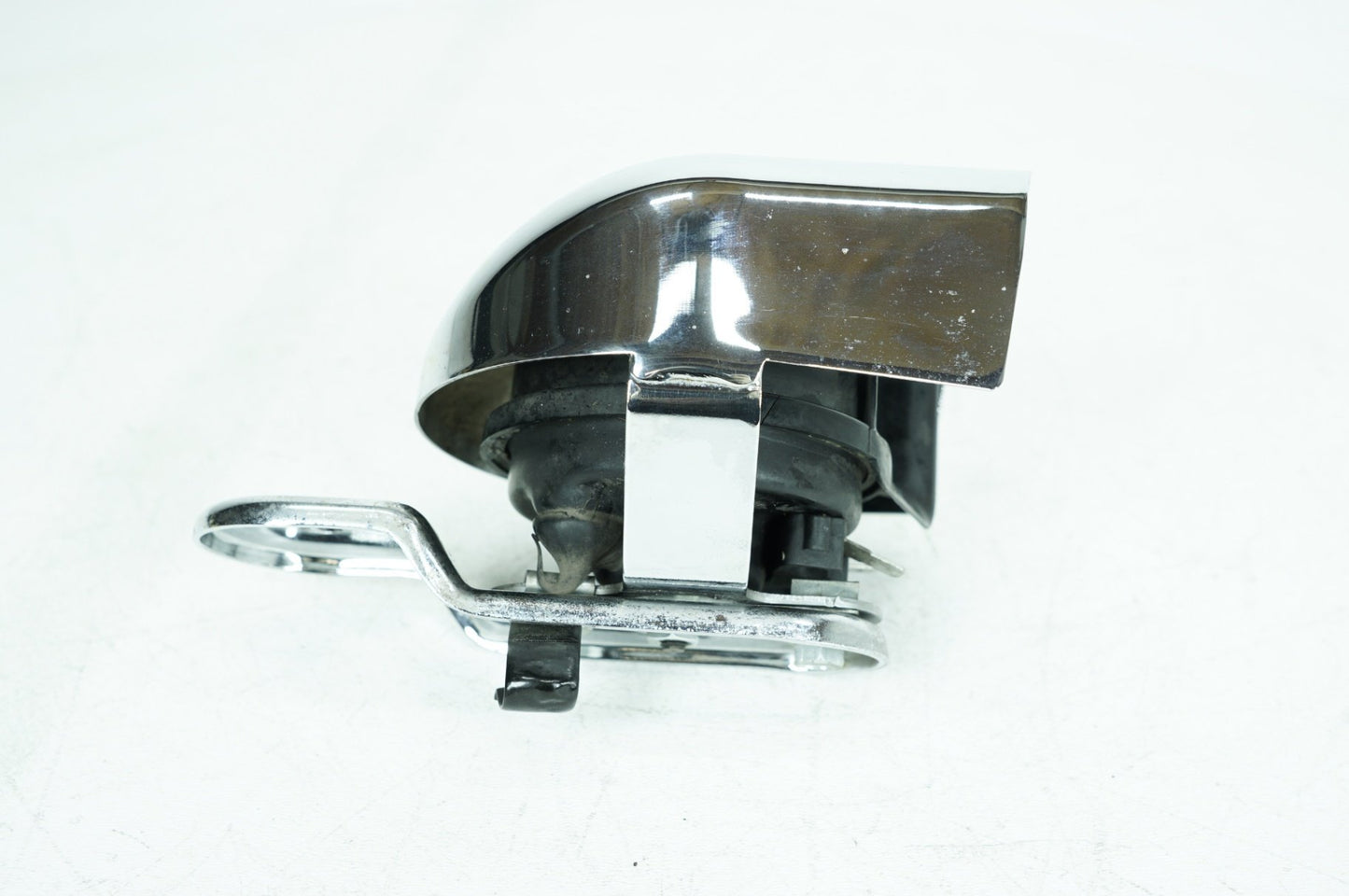 2007 - 2016 Harley-Davidson Touring CVO Electra Screamin Eagle Horn Signal Klaxon Chrome Cover 69060-90F