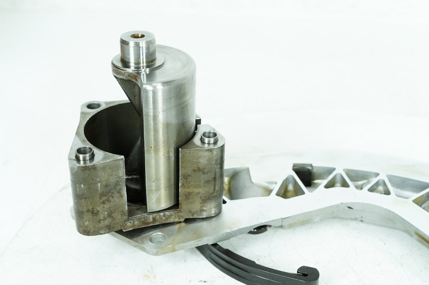 1999 - 2006 Harley-Davidson Softail Heritage Classic Engine Motor Lower Timing Chain Guide 14715-00