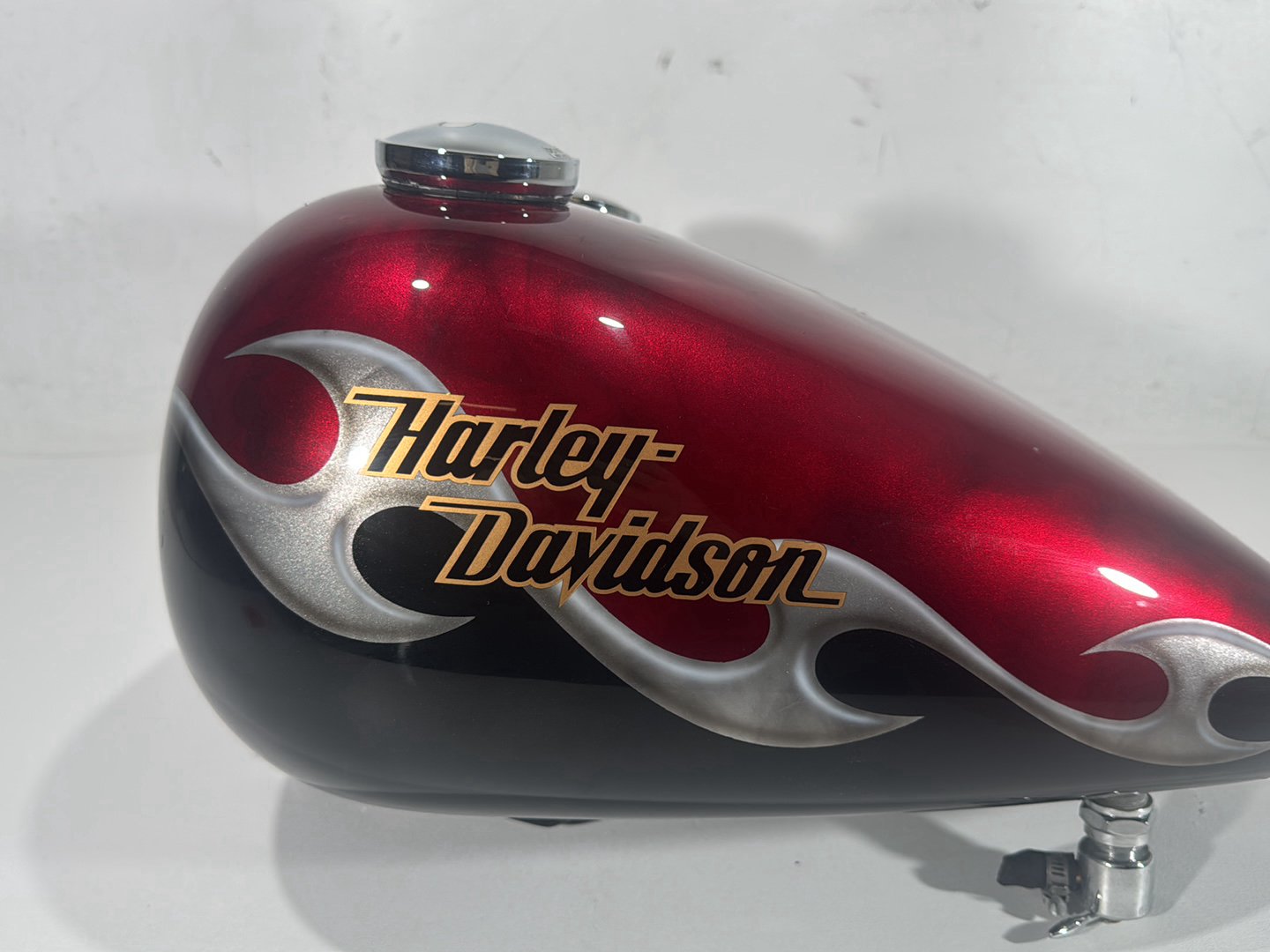 2004 Harley Softail FLSTC Heritage Classic OEM Fuel Gas Tank Gasoline Reservoir