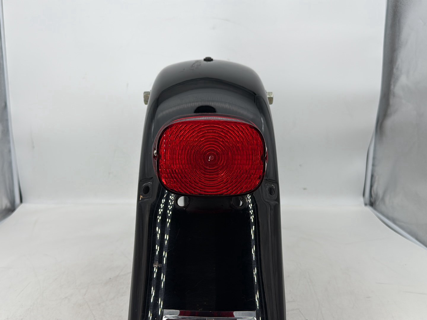 1999 - 2006 Harley-Davidson Touring Electra Glide Rear Wheel Fender Taillight Brake Lamp  	59579-01B