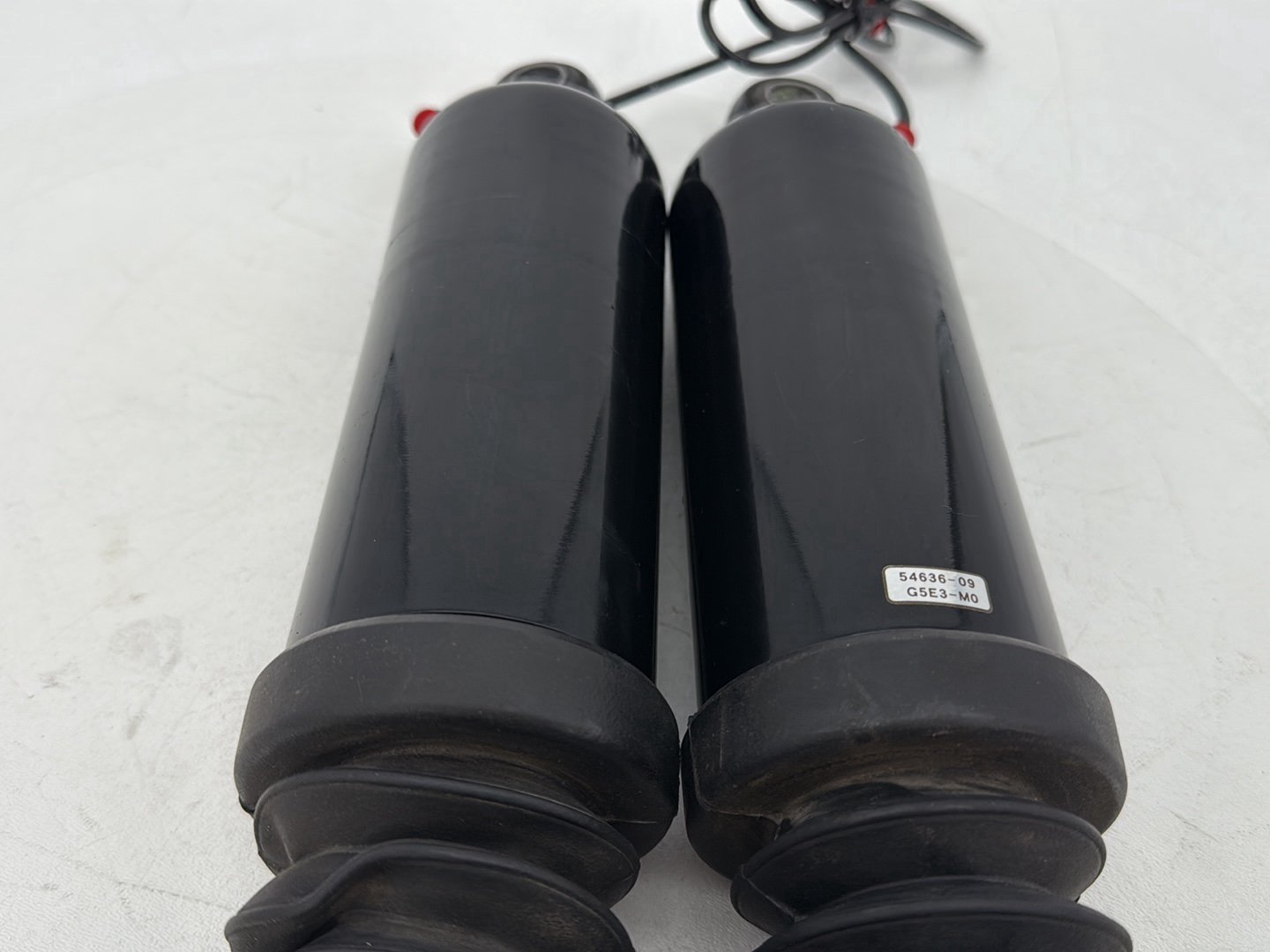 2007 - 2011 Harley-Davidson Touring Electra Glide Ultra Rear Left Right Shock Absorbers 54636-09