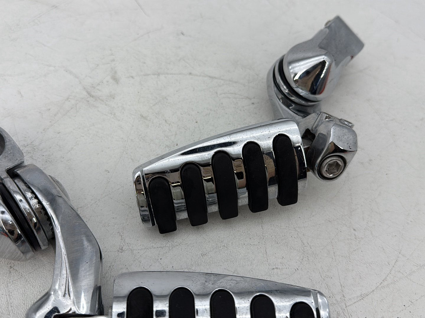 1999 - 2006 Harley-Davidson Touring Electra Glide Front Right Left Highway Foot Pegs 50957-02C