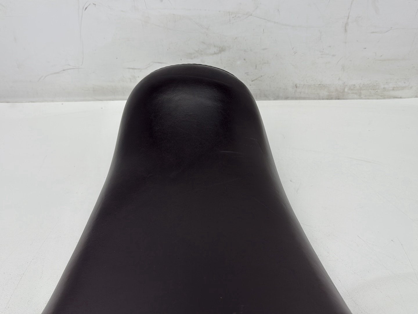 2006 Harley Dyna FXDWGI Wide Glide OEM Rider Driver Seat Saddle Le Pera