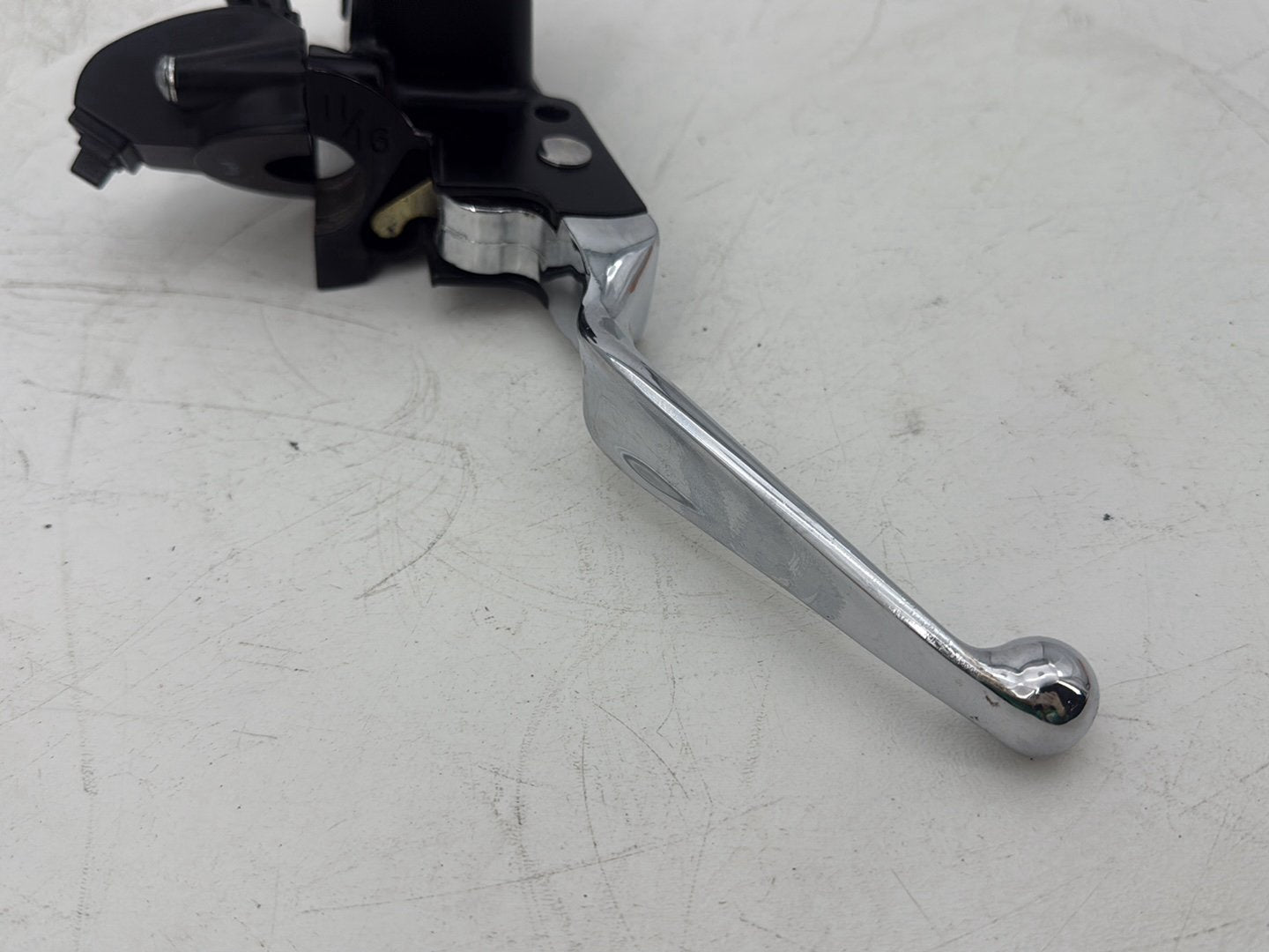95 Harley Electra Glide Touring Classic Front Right Brake Lever Master Cylinder