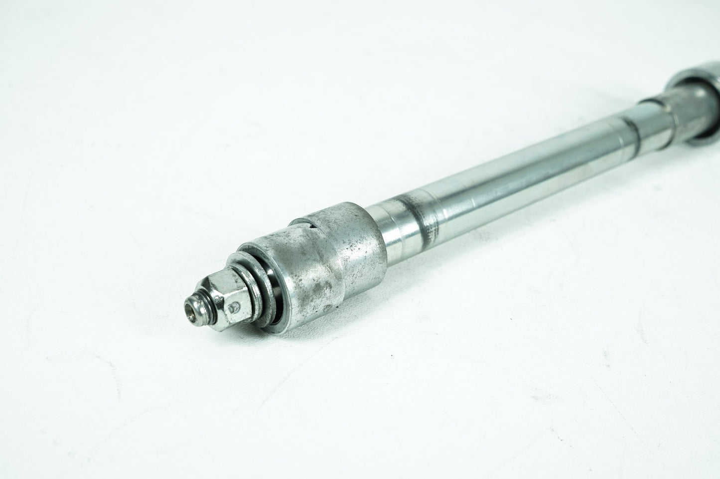 2000 - 2006 Harley-Davidson Touring Road King Custom Front Wheel Axle Bolt Shaft 43364-00