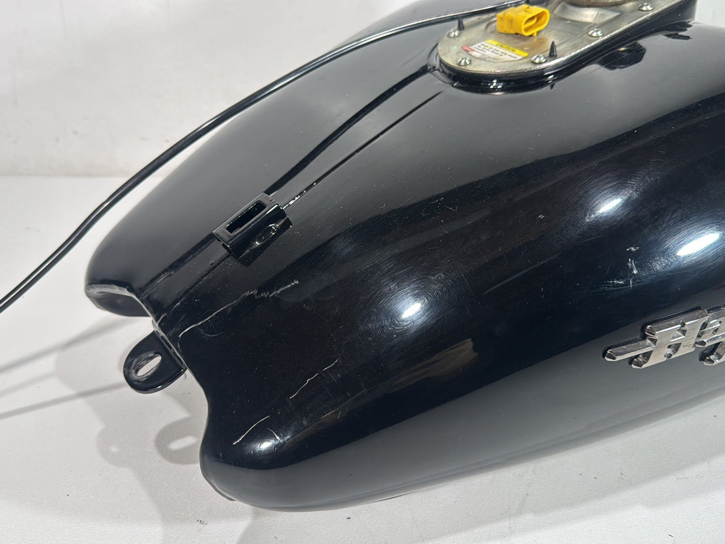 2007 Harley Street Glide Touring FLHX OEM Fuel Gas Tank Gasoline Reservoir