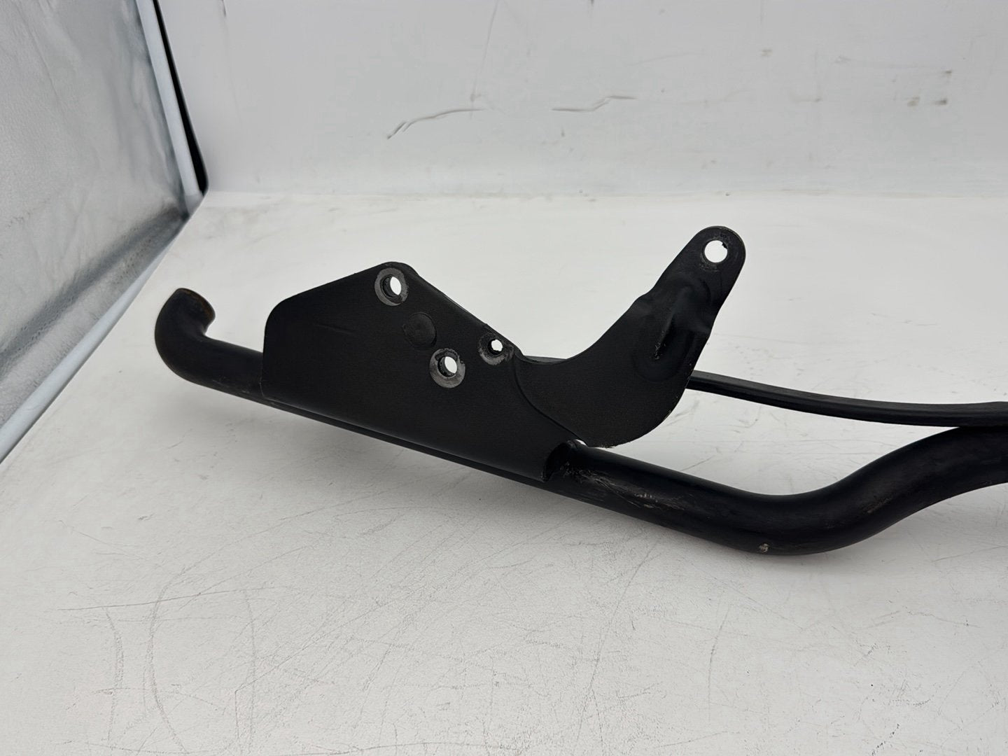 09 Harley Sportster XL1200 OEM Exhaust Muffler Interconnect Bracket Support Bar