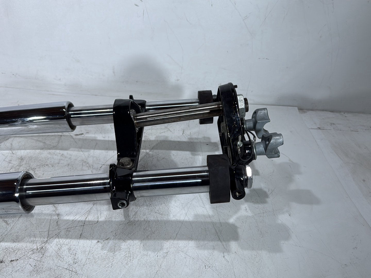 2007 Harley Touring FLHTC Electra Glide Classic OEM Front Triple Tree Set & LH RH Fork Legs Sliders