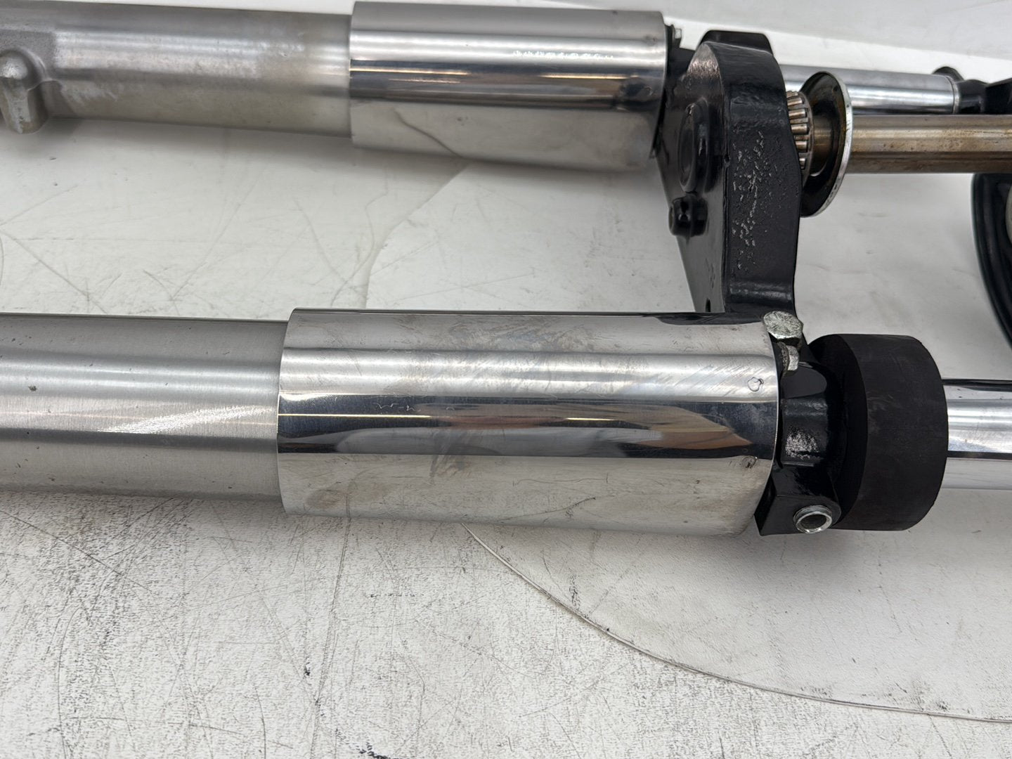 2006 Harley Electra Glide Touring Classic FLHTCI OEM Front Triple Tree Set & LH RH Fork Legs Sliders