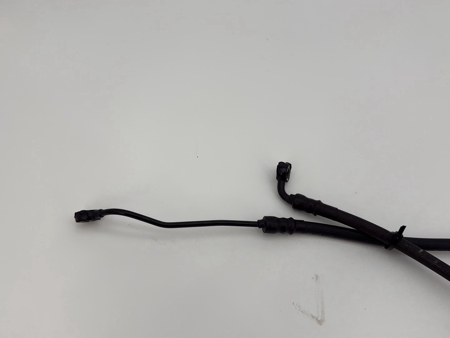 2006 - 2017 Harley-Davidson Dyna Street Bob Front Brake Hose Line Pipe 42728-06