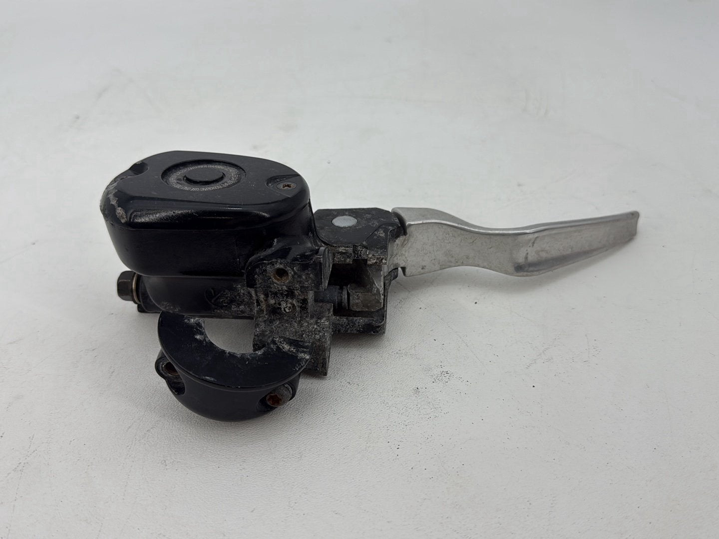 2004 - 2013 Harley-Davidson Sportster 883 Custom Front Right Brake Lever Master Cylinder 45146-04