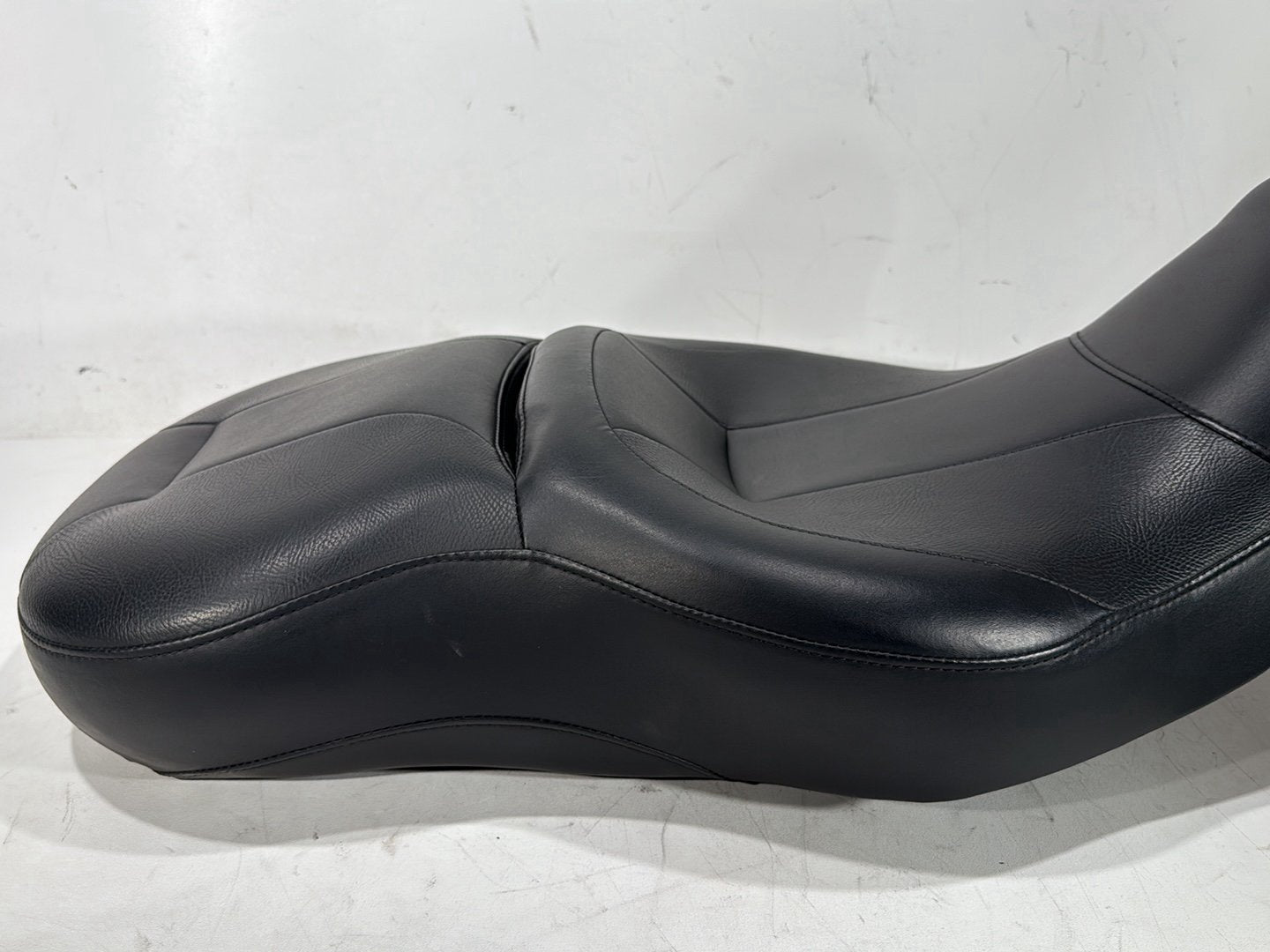 2010 Harley Street Glide Touring FLHX OEM Passenger Rider Driver Seat Saddle