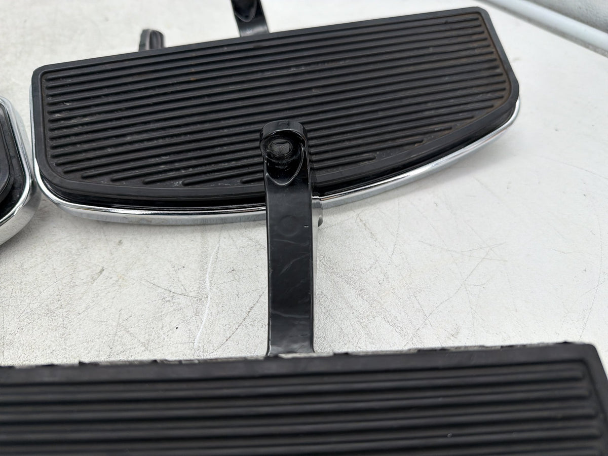 2011 Harley Electra Glide Touring Ultra OEM Left Right Driver & Pass Floorboard Foot Rest