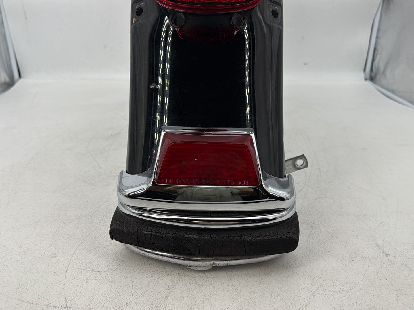1999 - 2006 Harley-Davidson Touring Electra Glide Rear Wheel Fender Taillight Brake Lamp  	59579-01B