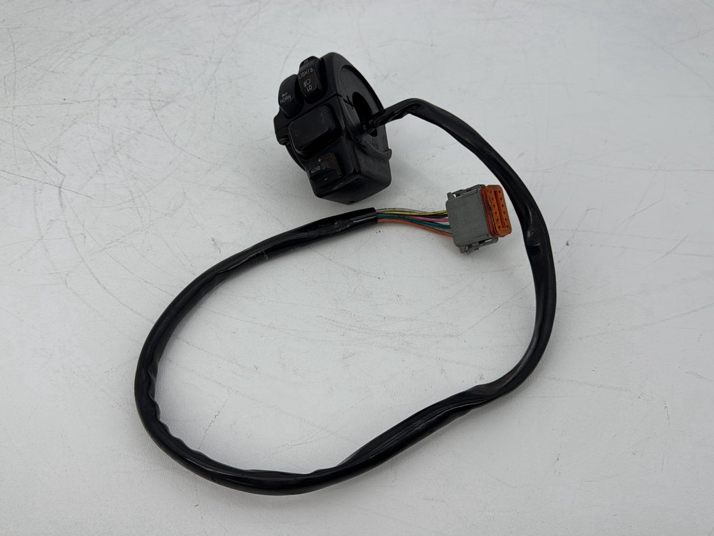 1999 - 2006 Harley-Davidson Touring Electra Glide Classic Left Turn Signal Headlight Switches Controls 71685-06A