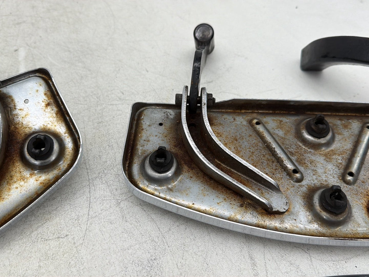 2006 Harley Electra Glide Touring Ultra FLHTCUI OEM Left Right Driver & Pass Floorboard Foot Rest