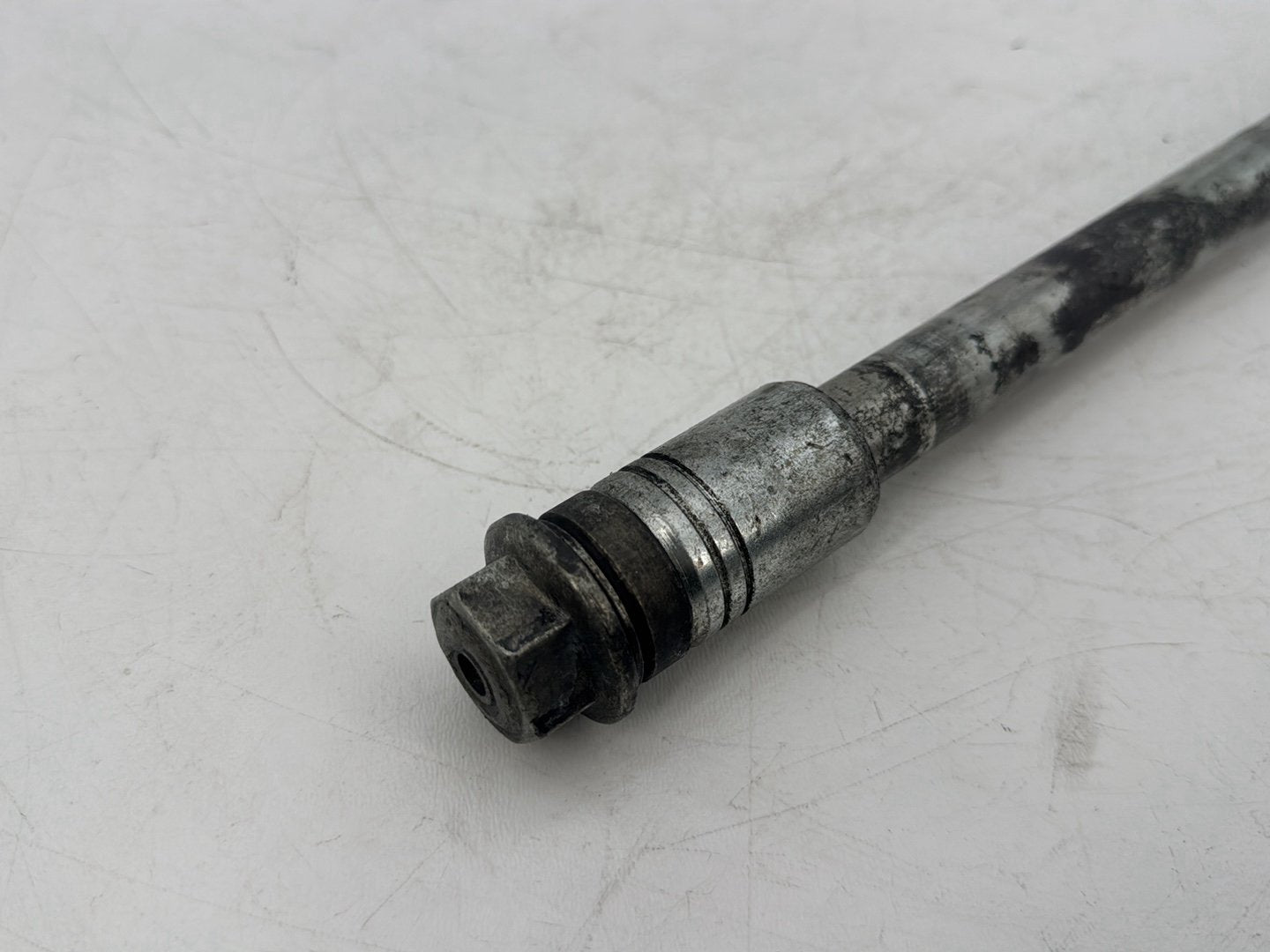 1999 - 2006 Harley-Davidson Touring Electra Glide Classic Rear Wheel Axle Bolt Shaft 41110-89