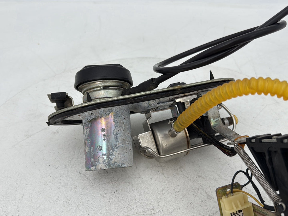 1999 - 2006 Harley-Davidson Touring Electra Glide Ultra Fuel Pump Gas Gasoline Petrol Sending 62897-01B