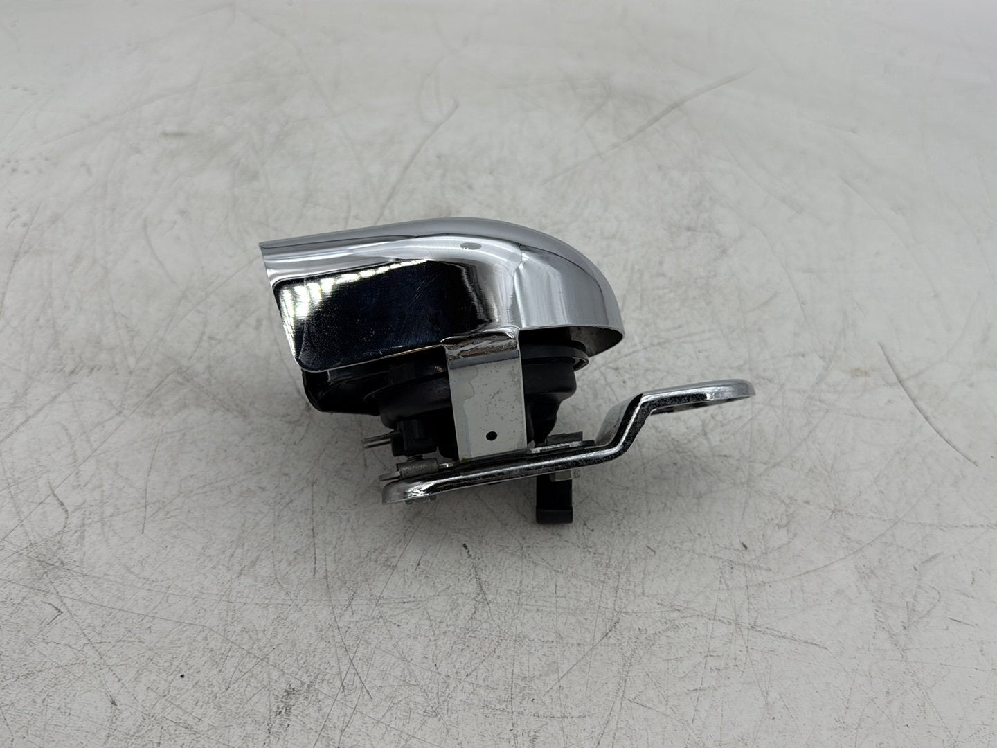 2008 Harley Dyna FXDL Low Rider Anniversary OEM Horn Signal Klaxon Chrome Cover