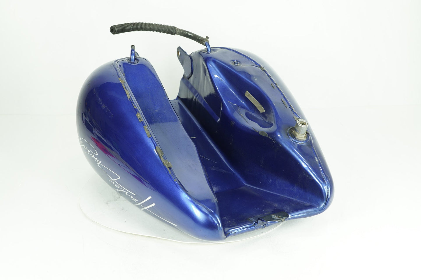 1999 - 2006 Harley-Davidson Touring Road King Fuel Gas Tank Gasoline Reservoir  	61268-03