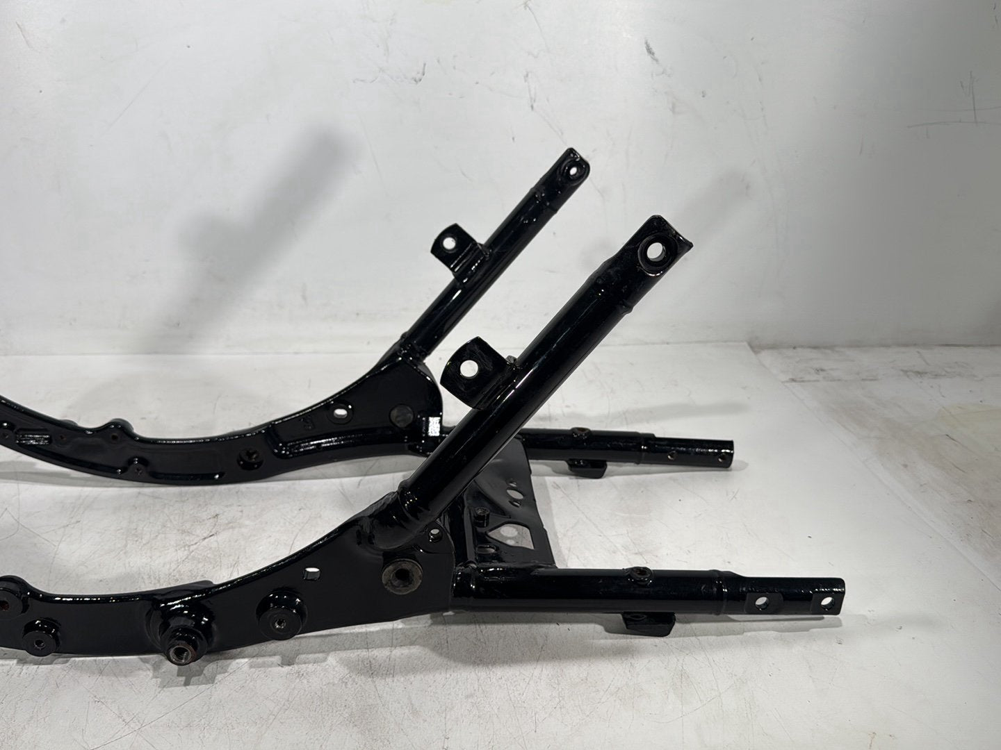 2015 Harley Road Glide Touring FLTRXS OEM Rear Back Sub Frame Rail Bar 48079-09BHP