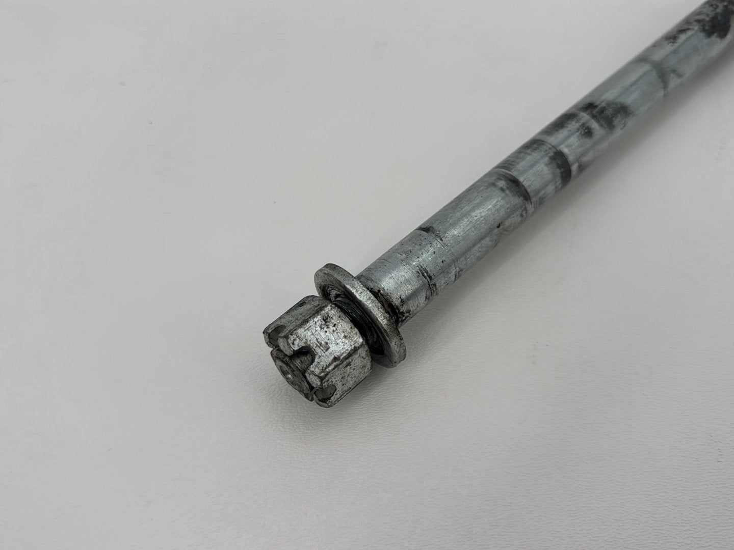 1999 - 2006 Harley-Davidson Dyna Wide Glide Rear Wheel Axle Bolt Shaft 41114-90