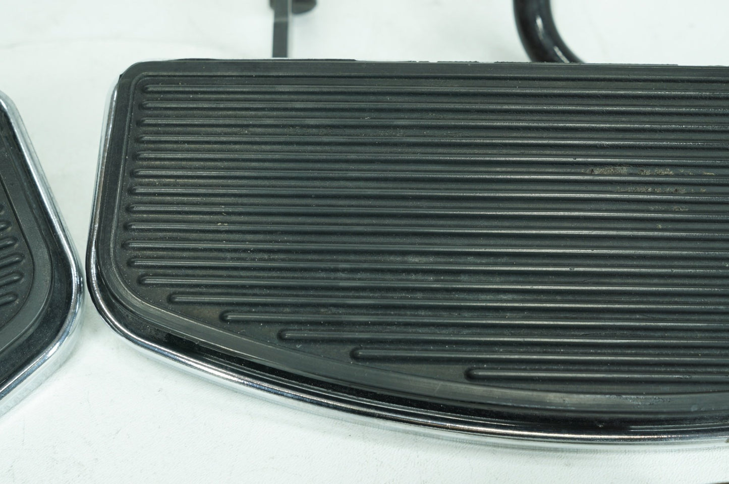2007 - 2011 Harley-Davidson Touring Road King Classic Left Right Driver & Pass Floorboard Foot Rest 50621-06