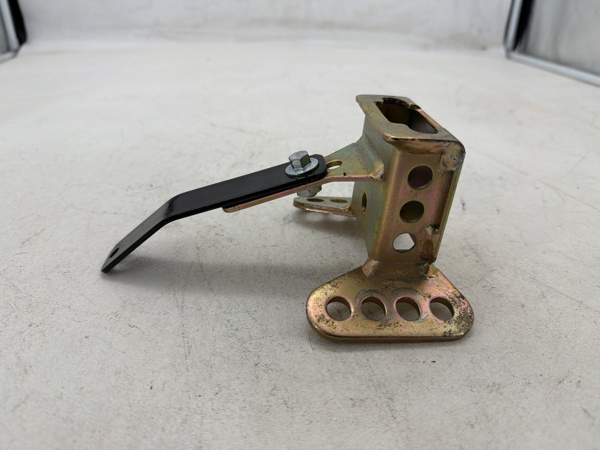 2004 Harley Road King Touring Classic Front Driver Rider Backrest Bracket Mount