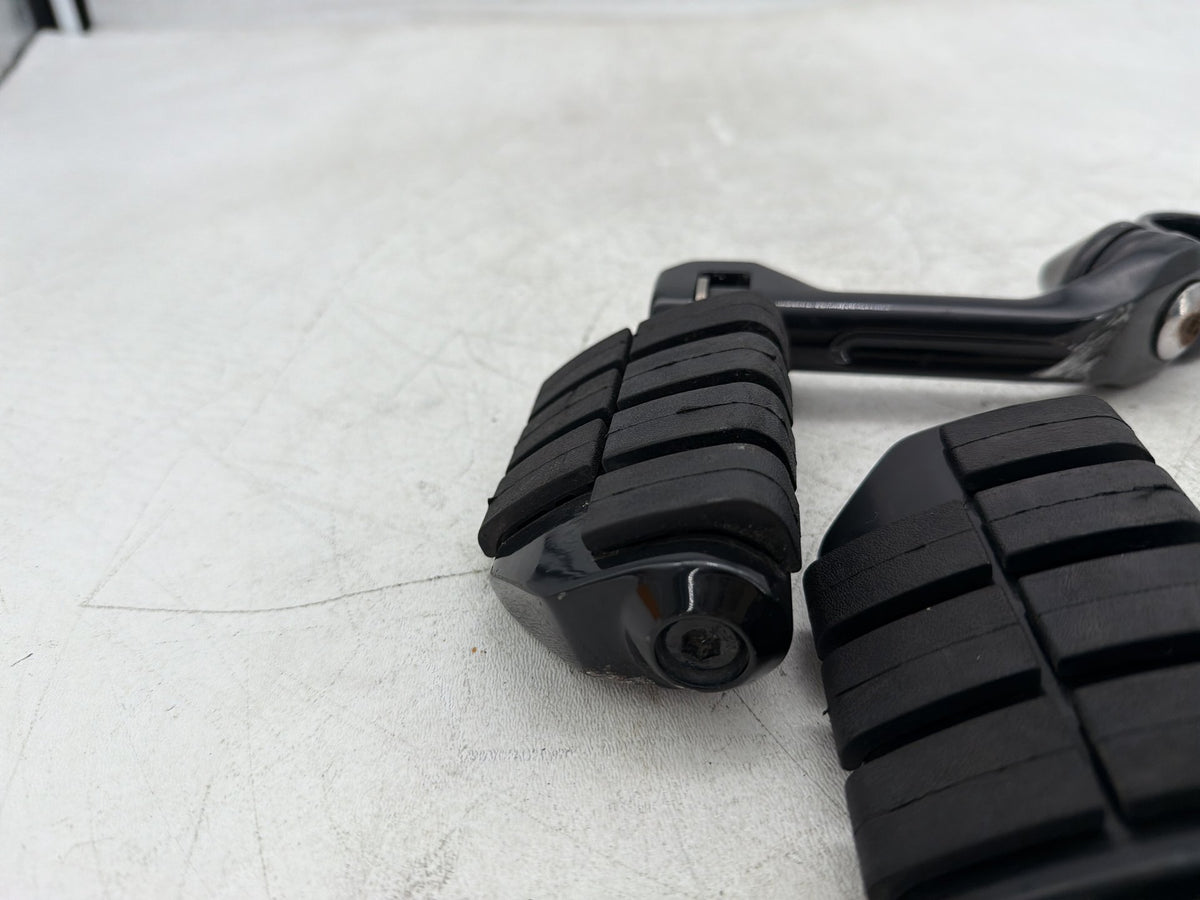 2010 Harley Road King Touring Police OEM Front Right Left Highway Foot Pegs