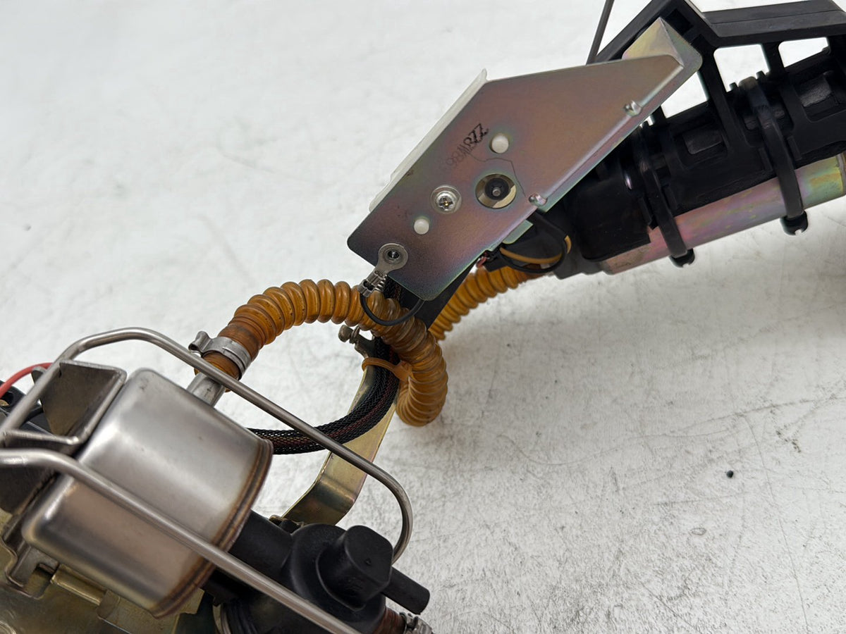2007 Harley Road King Touring FLHR OEM Fuel Pump Gas Gasoline Petrol Sending