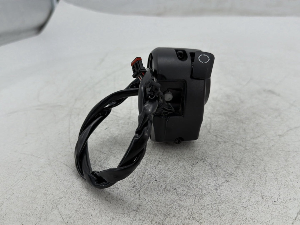 2022 Harley Road King FLHR OEM Left Turn Signal Headlight Switch Control