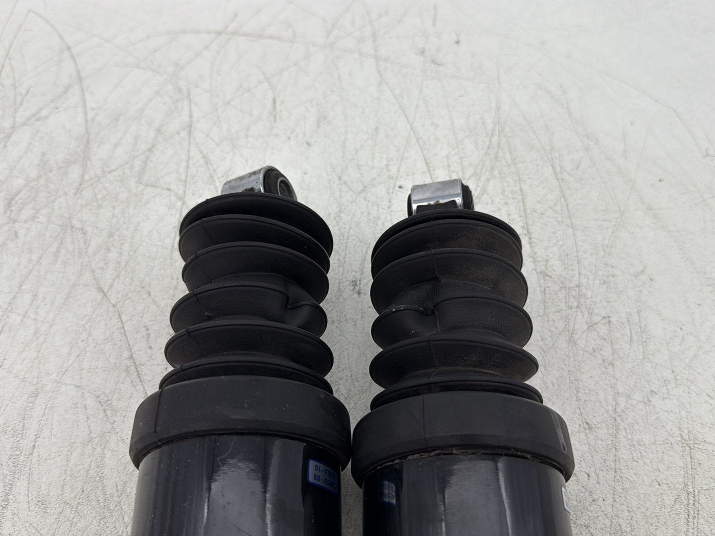 2011 Harley Street Glide Touring FLHX OEM Rear Left Right Shock Absorbers