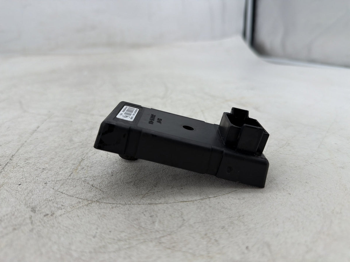 2009 Harley Electra Glide Touring CVO Screamin Eagle OEM Saddlebag Power Lock Receiver Module 76524-08
