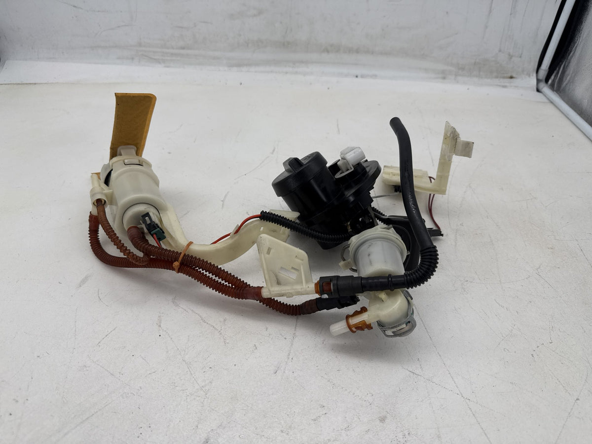 09 Harley Electra Glide Touring Ultra OEM Fuel Pump Gas Gasoline Petrol Sending