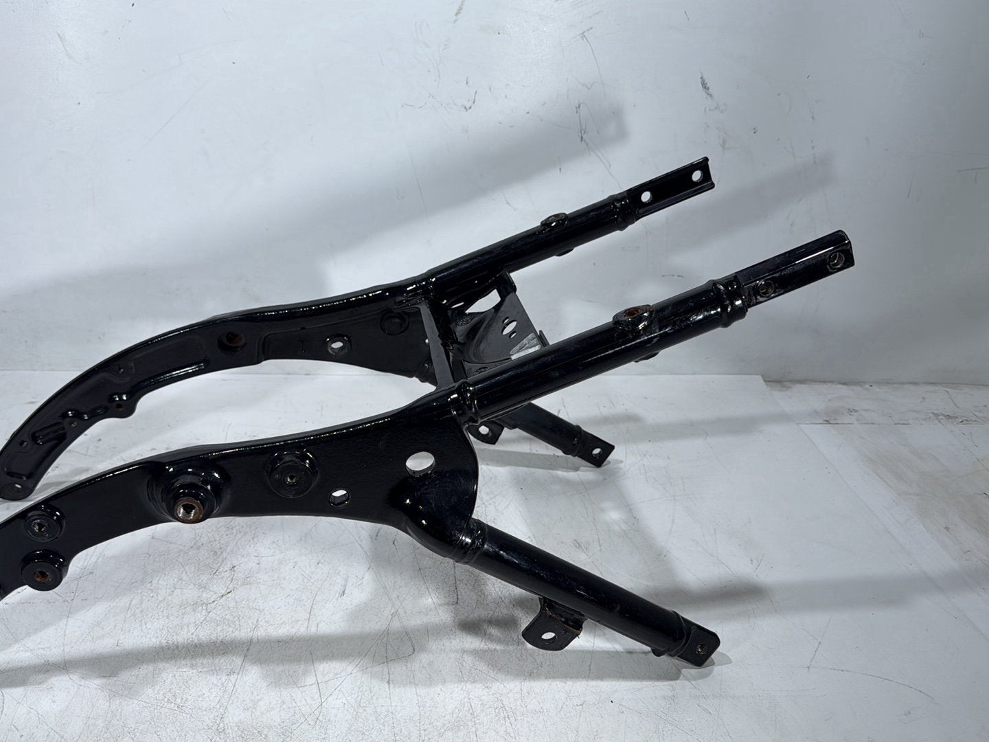 2016 Harley Road King Touring FLHR OEM Rear Back Sub Frame Rail Bar 48079-09BHP