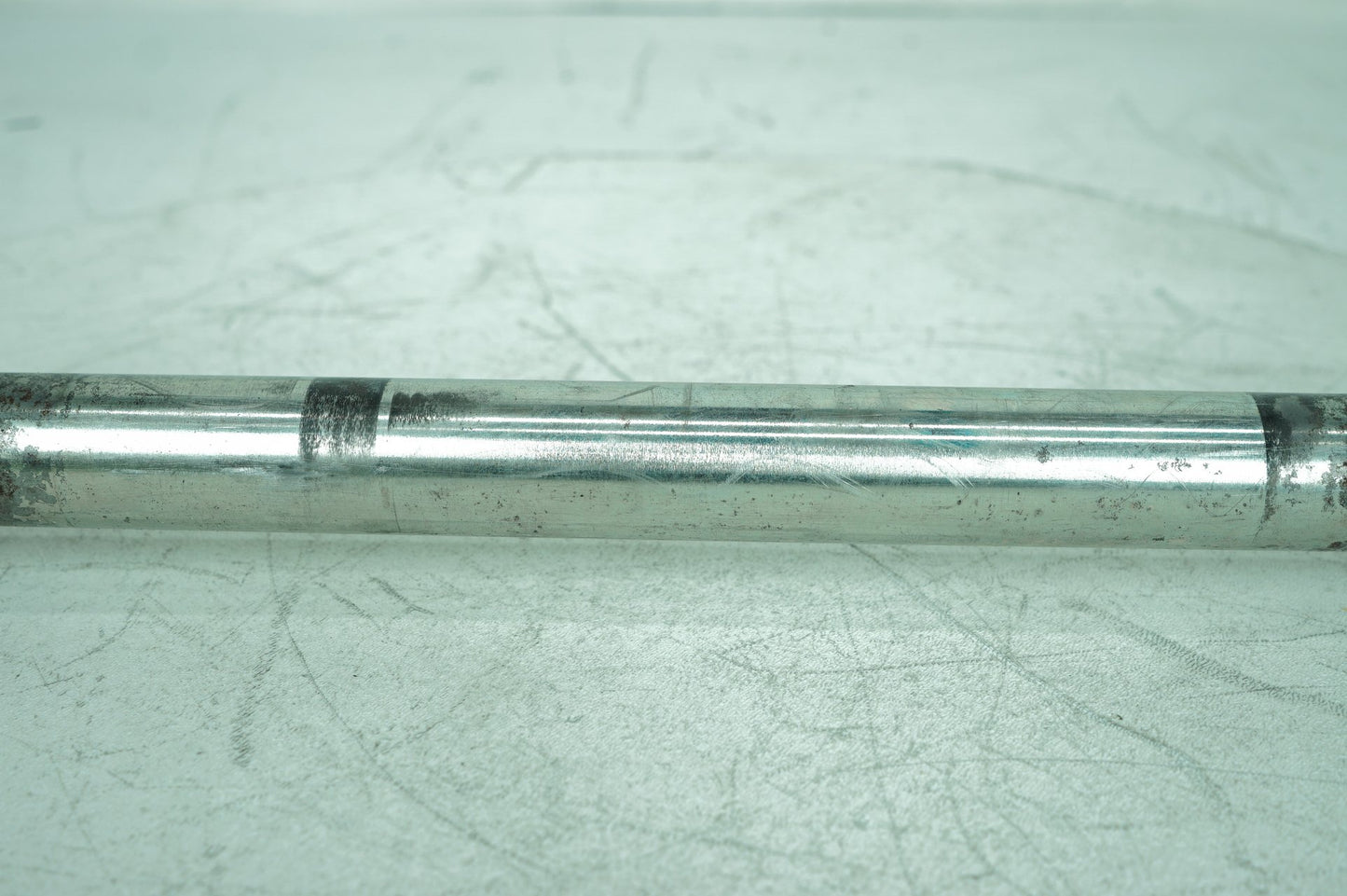 2007 - 2011 Harley-Davidson Touring Electra Glide Ultra Rear Wheel Axle Bolt Shaft 41056-09