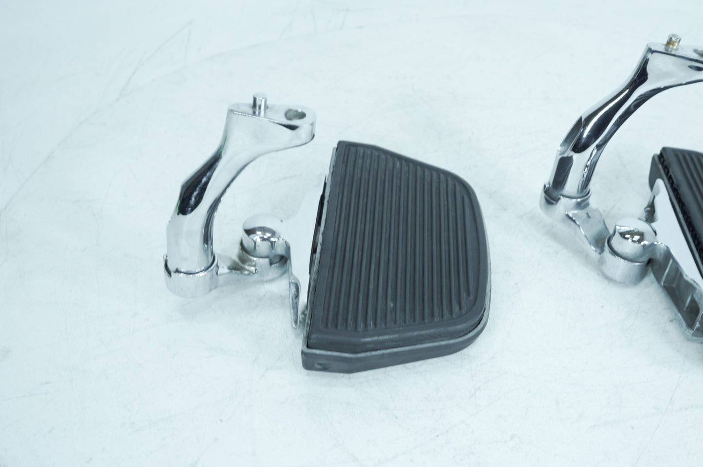 2007 - 2011 Harley-Davidson Touring Electra Ultra Left & Right Passenger Floorboard Foot Rest 50613-91A